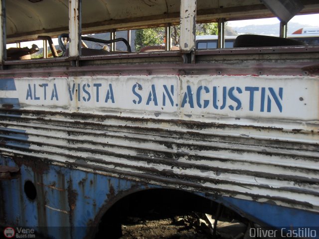 DC - Autobuses de El Manicomio C.A 98 por Oliver Castillo