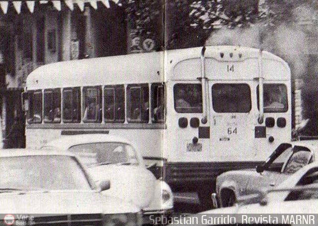 DC - Autobuses de El Manicomio C.A 14 por Jhon Ochoa