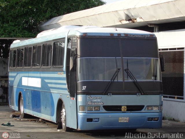 Expresos Horizonte 37 por Alberto Bustamante