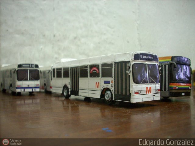 Maquetas y Miniaturas 988 por Edgardo Gonzlez