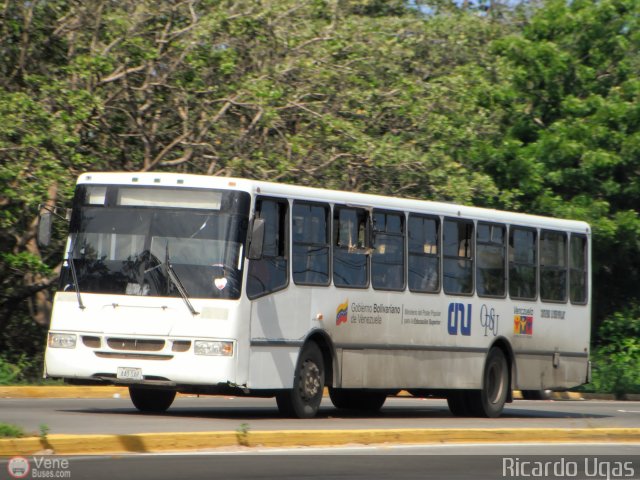 Universitarios y Escolares Opsu por Ricardo Ugas