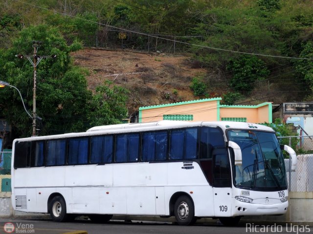 Cruceros Oriente Sur 109 por Ricardo Ugas