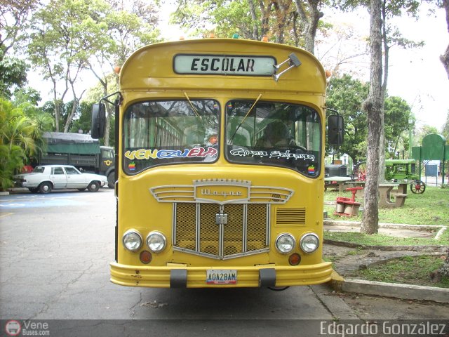 Universitarios y Escolares CDL-02 por Edgardo Gonzlez