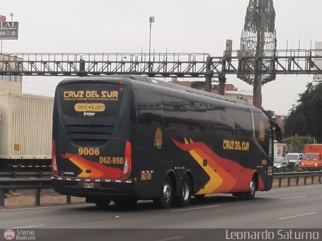 Transportes Cruz del Sur S.A.C. 9006 por Leonardo Saturno