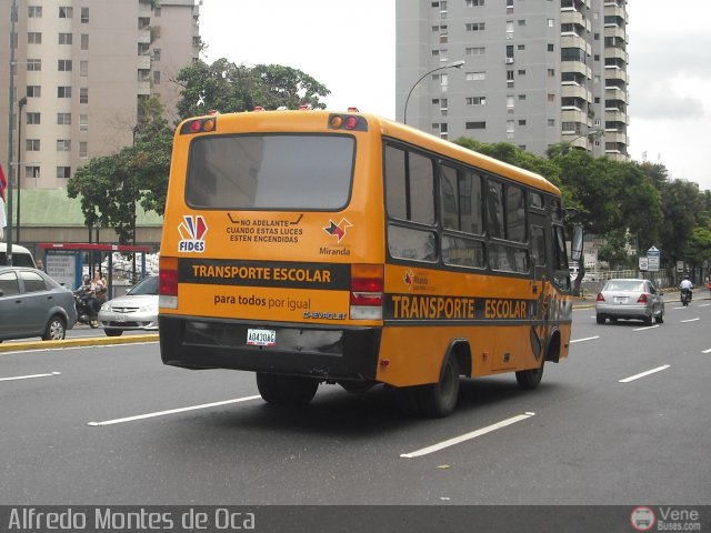 Universitarios y Escolares MI-00 por Alfredo Montes de Oca
