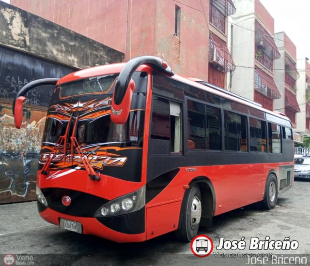 U.C. Lnea Carvajal 041 por Jos Briceo