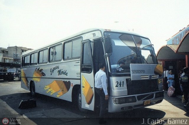Expresos M�rida 0241 por J. Carlos G�mez