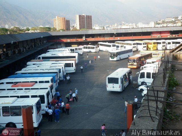 Garajes Paradas y Terminales Caracas por Aly Baranauskas
