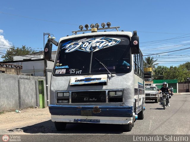 Particular o Desconocido  por Leonardo Saturno