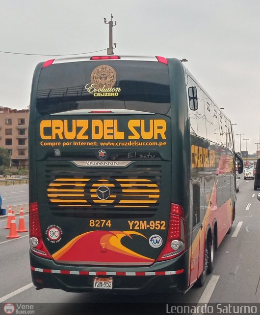 Transportes Cruz del Sur S.A.C. 8274 por Leonardo Saturno