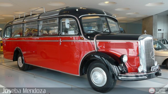 Mercedes-Benz Museum Turismo por Joseba Mendoza