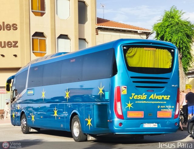 Particular o Desconocido 5176 por Kevin Mora