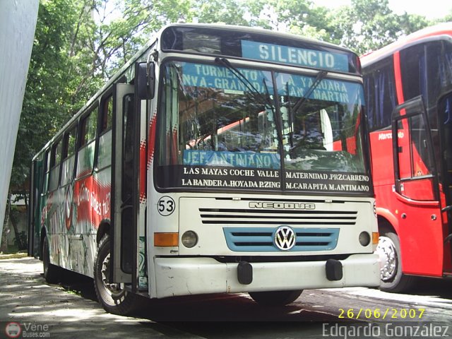 DC - Autobuses de El Manicomio C.A 53 por Edgardo Gonz�lez