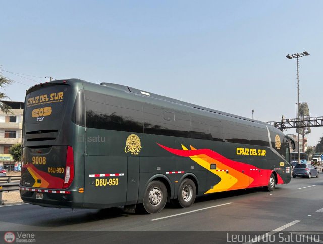 Transportes Cruz del Sur S.A.C. 9008 por Leonardo Saturno