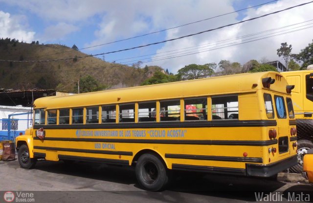 Colegio Universitario Los Teques Cecilio Acosta 998 por Waldir Mata