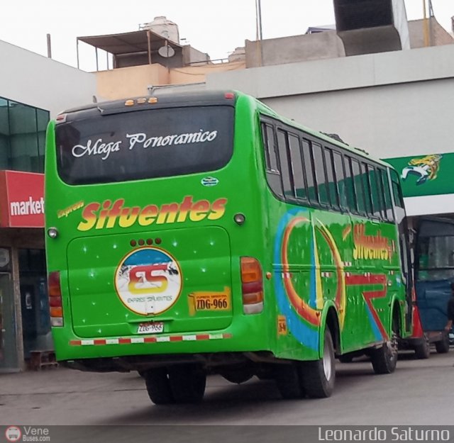 Express Sifuentes 966 por Leonardo Saturno