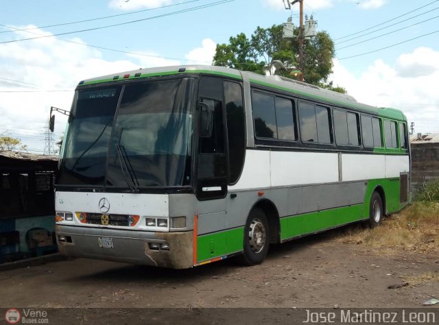 Particular JML004 por Oliver Castillo