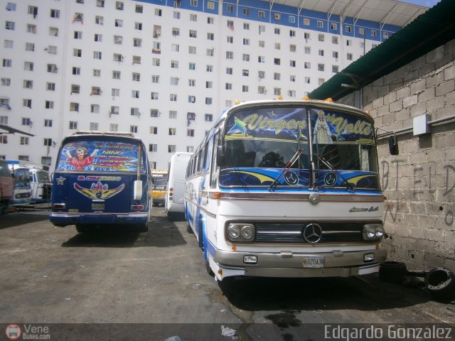 Garajes Paradas y Terminales Caracas por Edgardo González