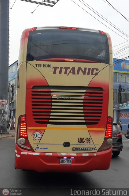 Turismo Titanic S.A.C. 198 por Leonardo Saturno