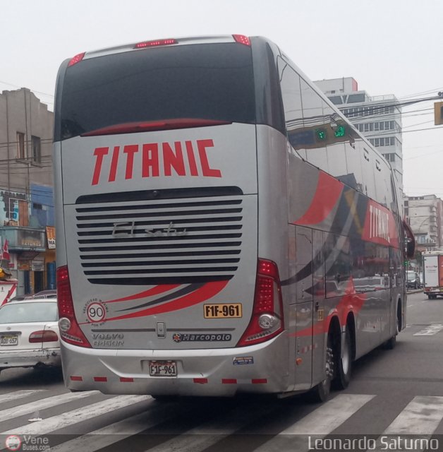 Turismo Titanic S.A.C. 961 por Leonardo Saturno