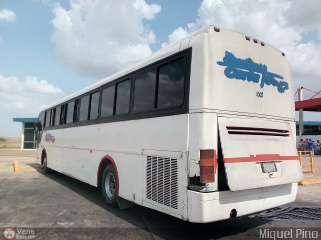 Ejecutivos Carla Tours 1008 por Miguel Pino