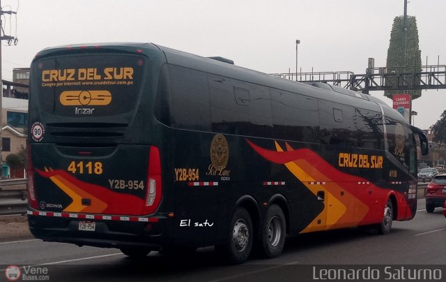 Transportes Cruz del Sur S.A.C. 4118 por Leonardo Saturno