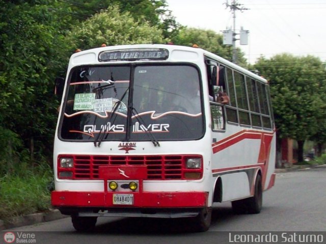 Particular o Desconocido 08 por Leonardo Saturno