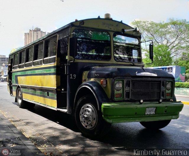 AR - Colectivos Francisco de Miranda 19 por Kimberly Guerrero