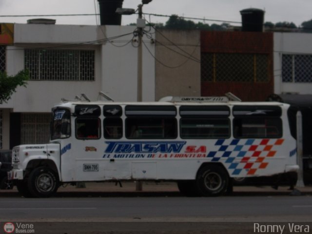 Transporte Trasan 104 por Ronny Vera