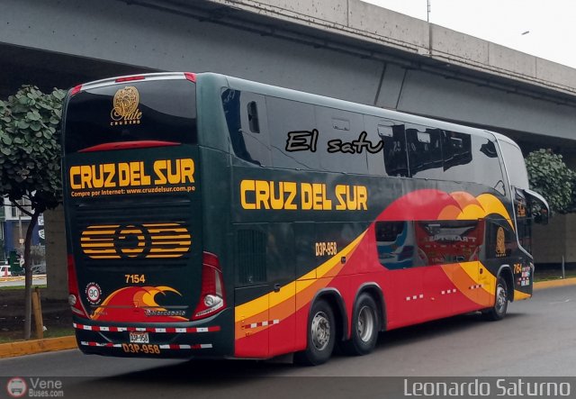 Transportes Cruz del Sur S.A.C. 7154 por Leonardo Saturno