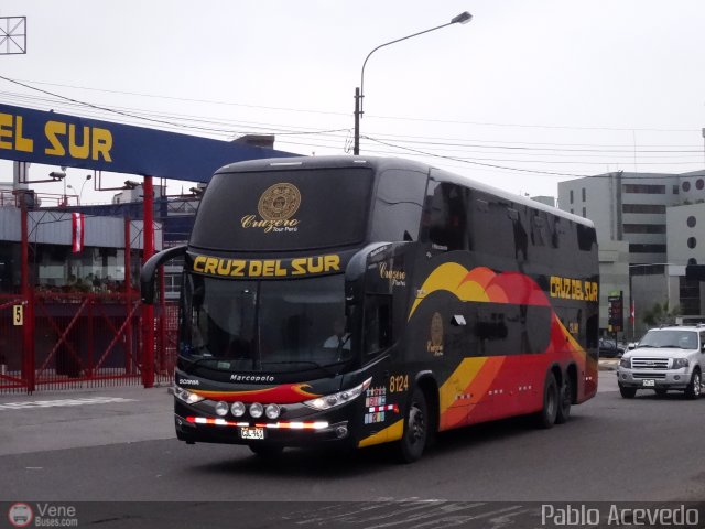 Transportes Cruz del Sur S.A.C. 8124 por Pablo Acevedo