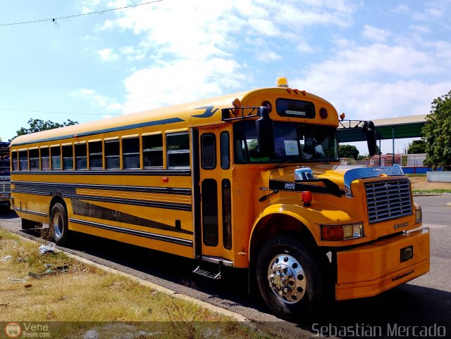 Transporte de Personal Urdaneta 16 por Sebastián Mercado