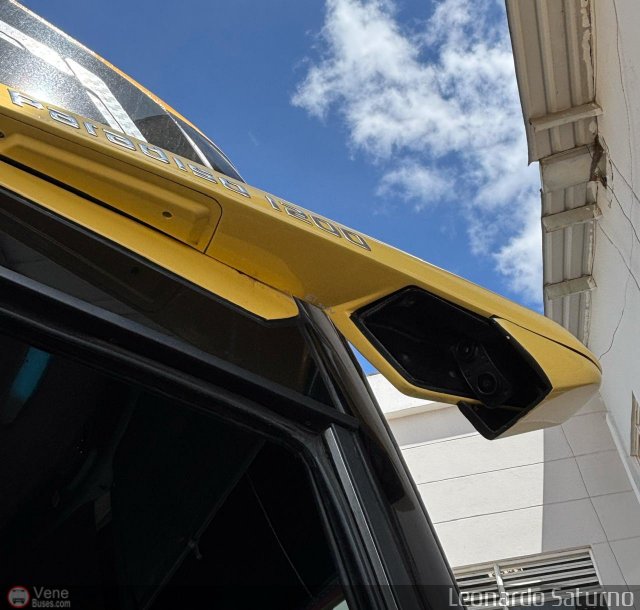 L�neas Pereiranas 2305 por Leonardo Saturno