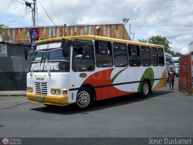 L�nea 12 de Octubre 24 por Jos� Dudamel