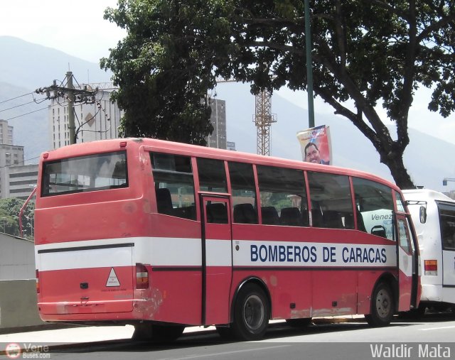 Cuerpo de Bomberos del Distrito Capital 999 por Waldir Mata