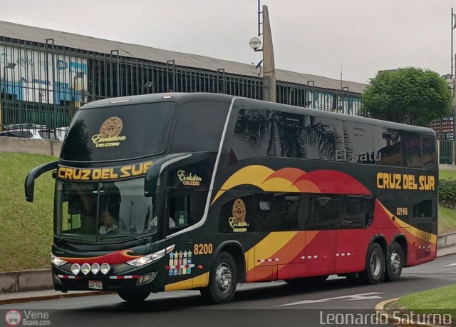 Transportes Cruz del Sur S.A.C. 8200 por Leonardo Saturno