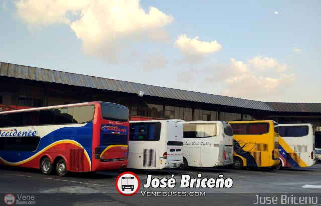 Garajes Paradas y Terminales Caracas  por Jos� Brice�o
