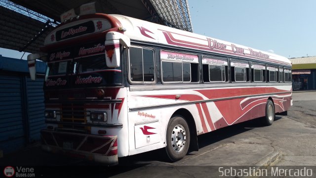 Colectivos La Rosita 13 por Sebastin Mercado