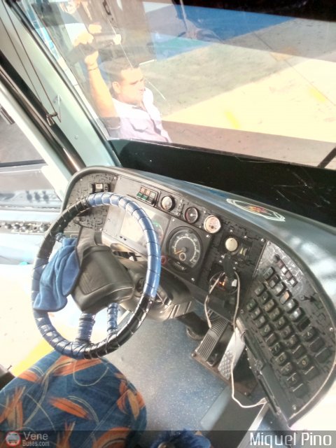 Ejecutivos Carla Tours 1005 por Miguel Pino