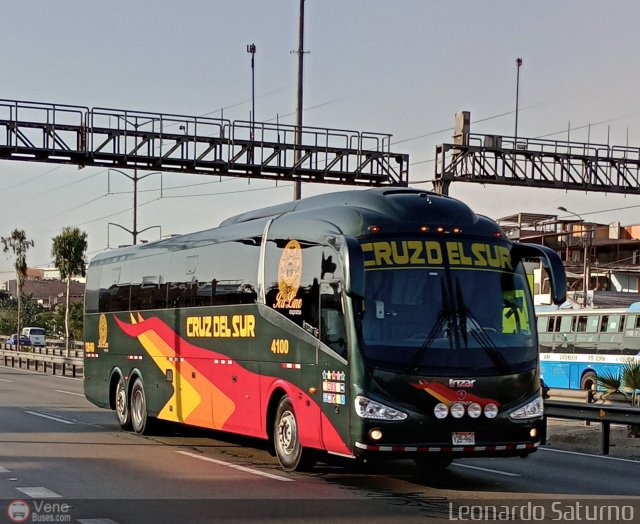 Transportes Cruz del Sur S.A.C. 4100 por Leonardo Saturno