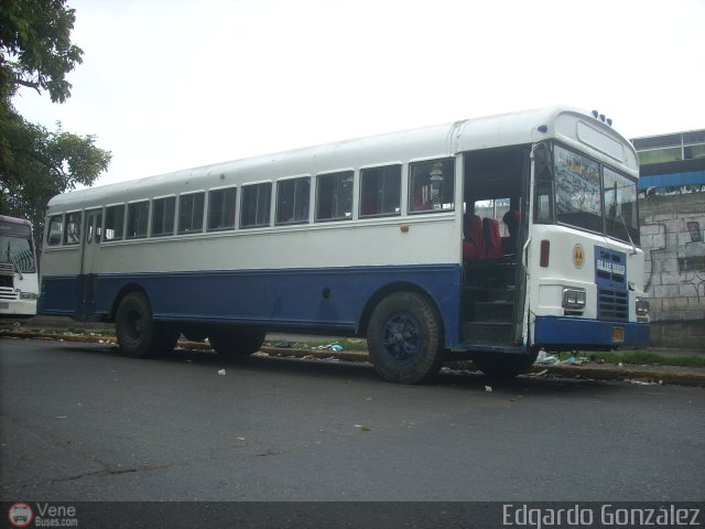 Coop. Independencia Petare Sta. Lucía 99 por Edgardo González