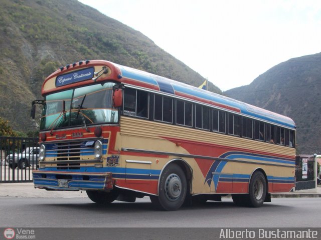 Expresos Continente C-26 por Alberto Bustamante