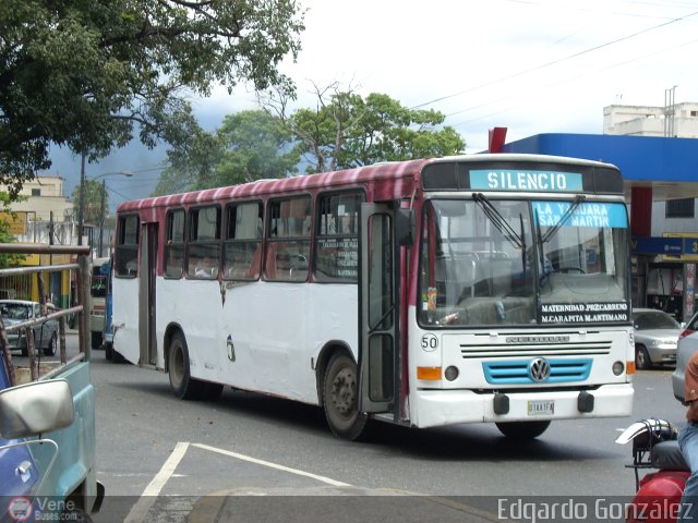 DC - Autobuses de El Manicomio C.A 50 por Edgardo Gonz�lez