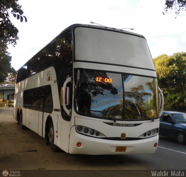 Cruceros Oriente Sur 172 por Waldir Mata