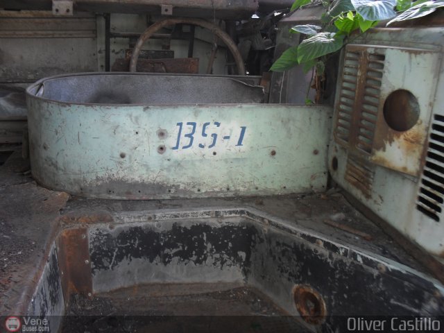 DC - Autobuses de El Manicomio C.A 98 por Oliver Castillo