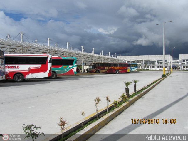 Garajes Paradas y Terminales Quito por Pablo Acevedo