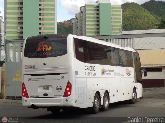 Cruceros Oriente Sur 103 por Waldir Mata