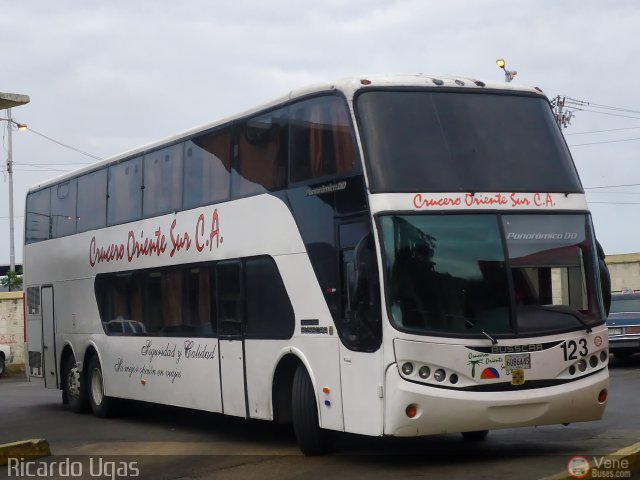 Cruceros Oriente Sur 123 por Ricardo Ugas