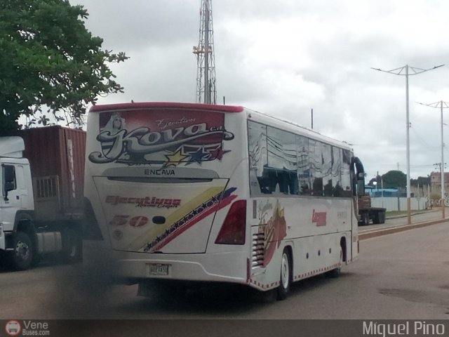 Ejecutivos Kova 050 por Miguel Pino