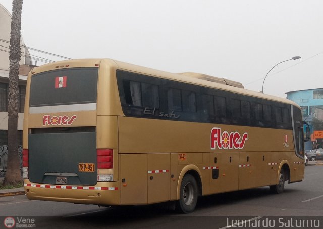 Transporte Flores Hermanos S.R.L 951 por Leonardo Saturno